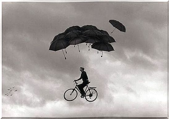 hombre-volando-en-bici