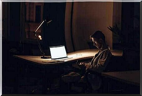 A person who works alone in an office.