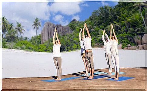 urdha hastasana