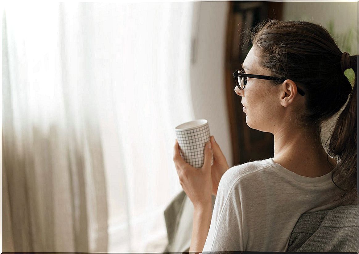 Woman drinking coffee in the face of counterintuitive strategies